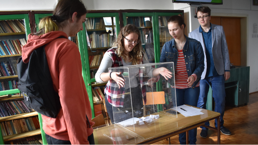 Young Serbians learn about their political rights through WBDI