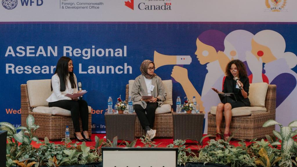 Women panelist in a discussion 