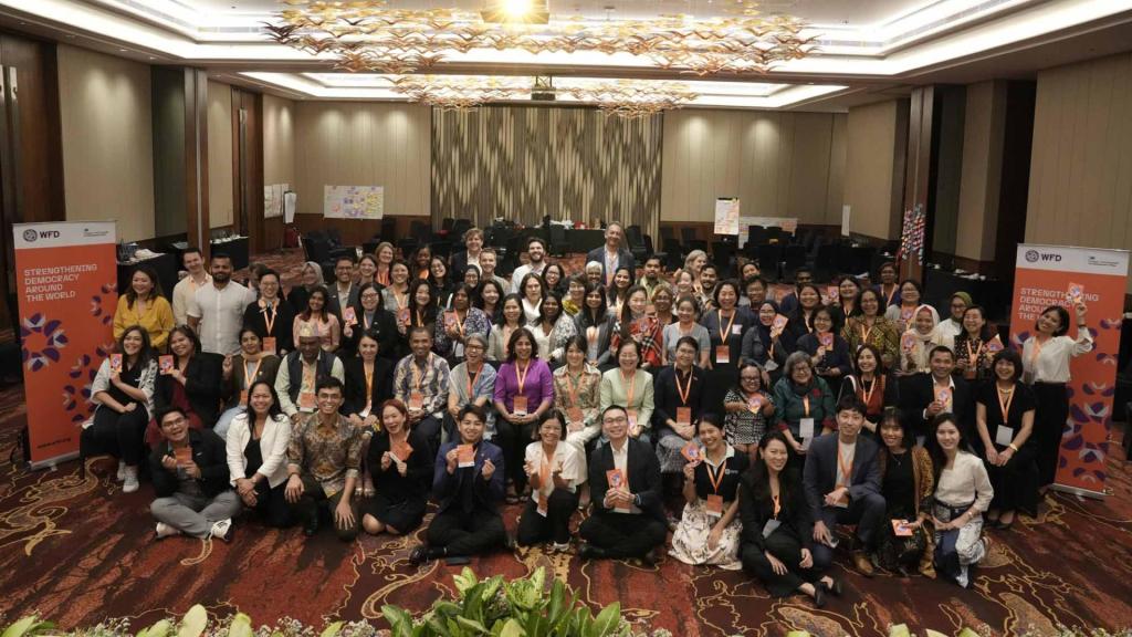 A group photo of the delegation participating in the event 