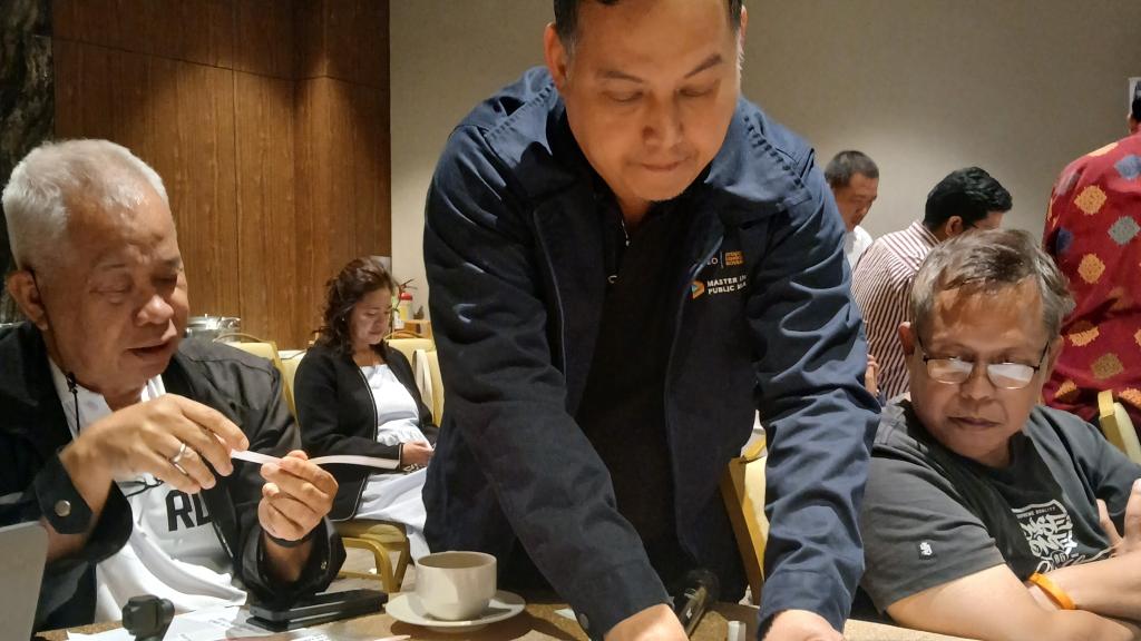 MP Engr. Don Mustapha Loong during a WFD activity supporting political party developments